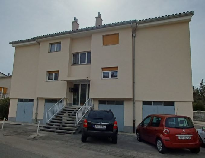 Suvlasnici zgrade na adresi Slavka Krautzeka 51/4 (Rijeka-Trsat) osvježili su fasadu zgrade
