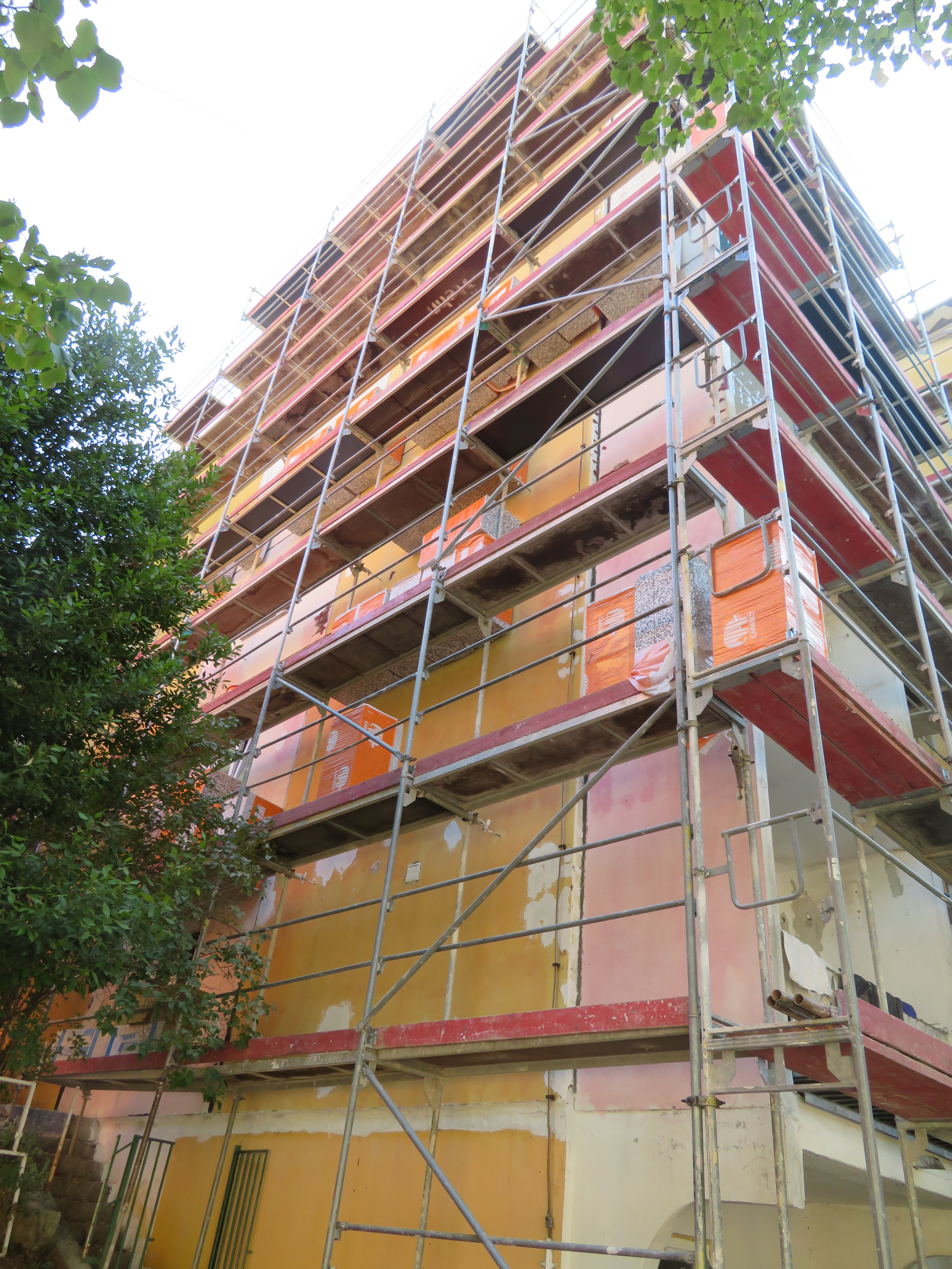 Započela je energetska obnova fasade na adresi Save Jugo Bujkove 28 (st. niz. 24-26-28, Rijeka-Škurinje)